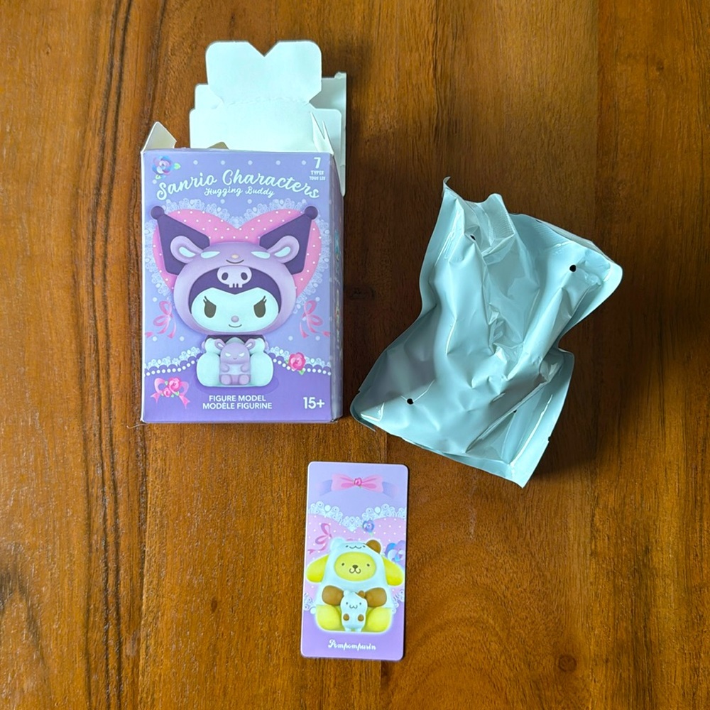 Sanrio characters hugging buddy - Pompompurin